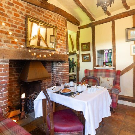 Frogs Hall B&B Eye  Экстерьер фото