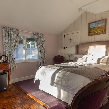 Frogs Hall B&B Eye  Экстерьер фото