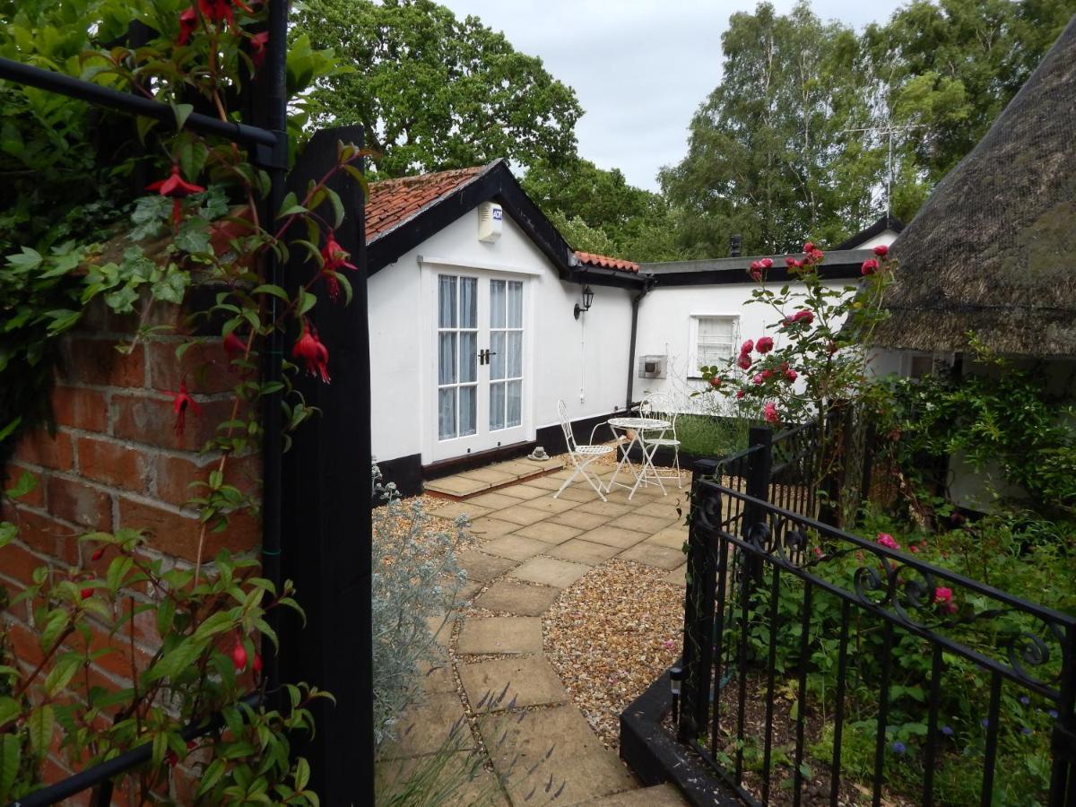 Frogs Hall B&B Eye  Экстерьер фото