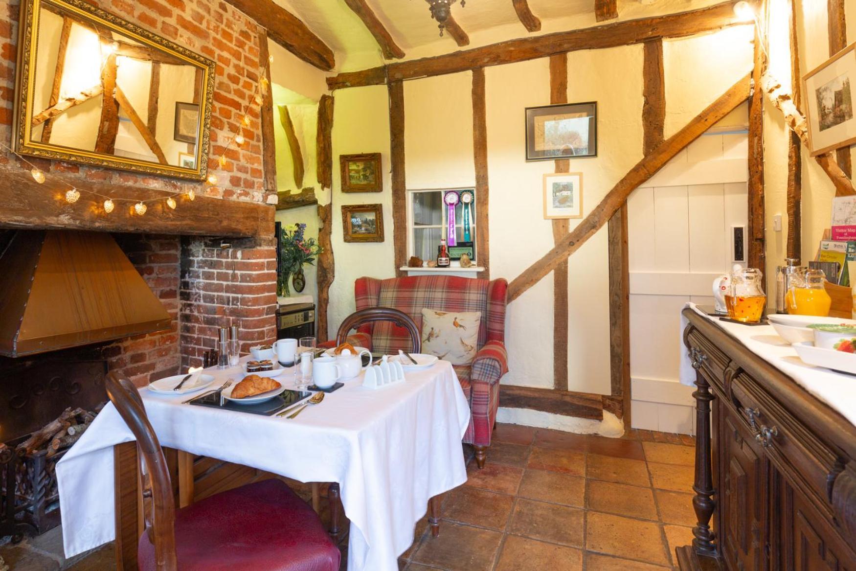 Frogs Hall B&B Eye  Экстерьер фото
